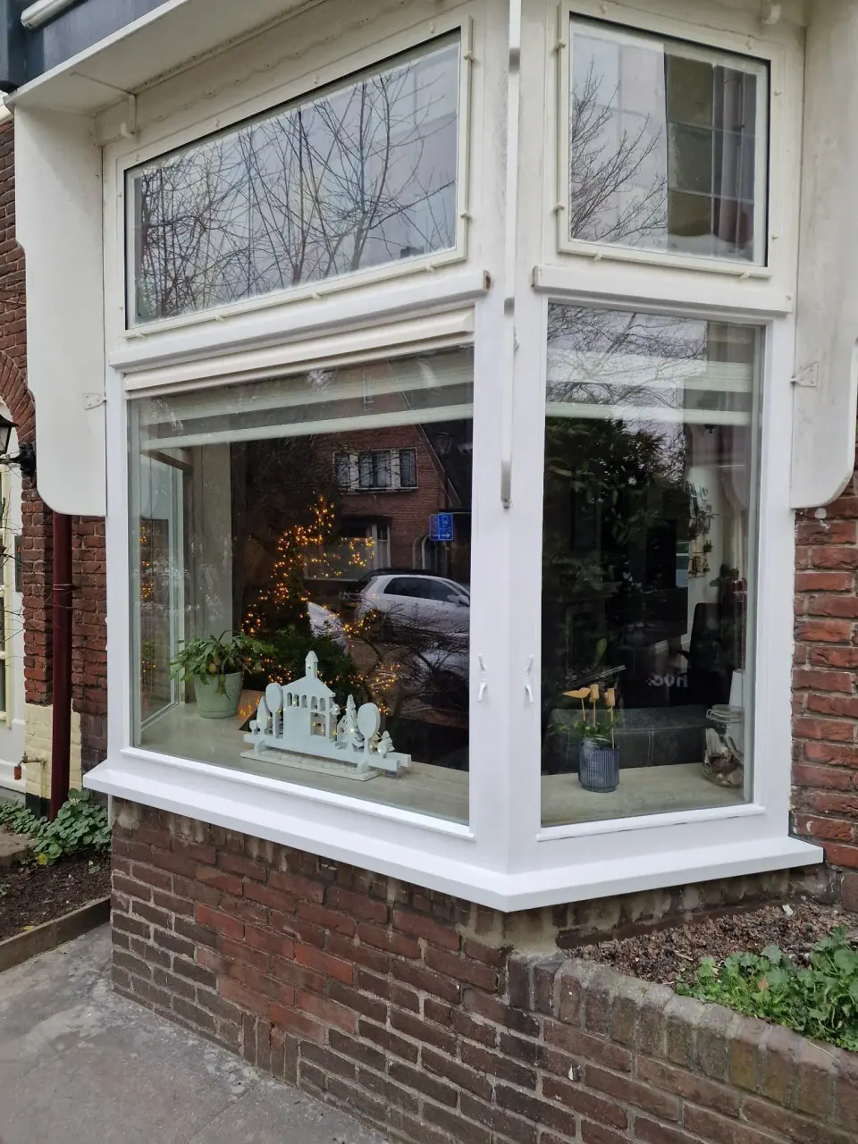 Erker met HR++-glas, ventilatierooster en drie voorzetramen