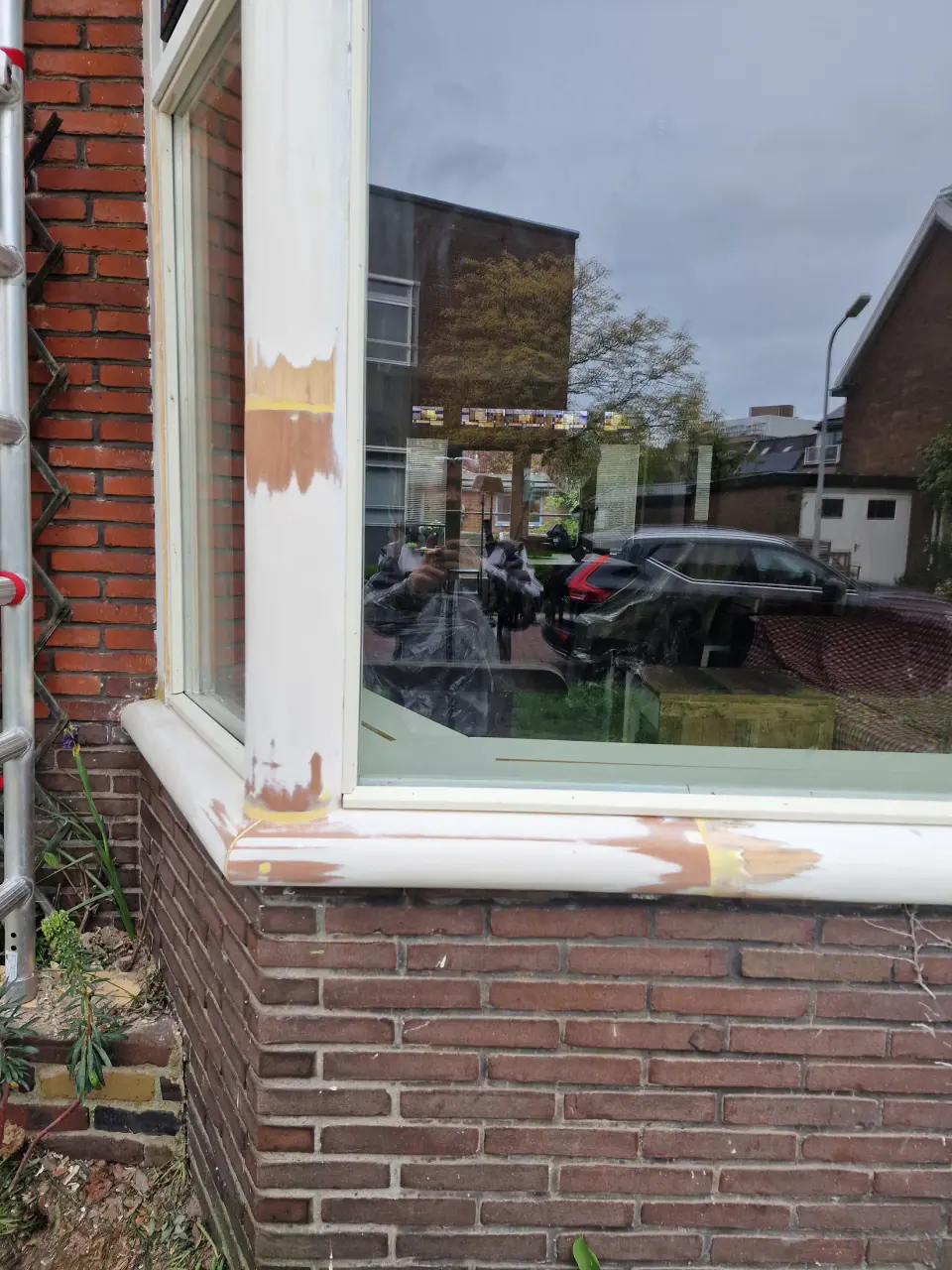 Herstelpunten aan de kolom en onderdorpel van de erker